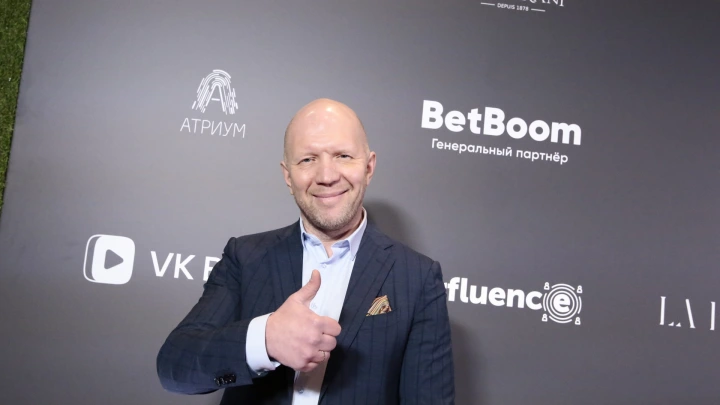 Ведущий Первого канала рассказал о болезненном звонке от экс-сослуживца с Украины