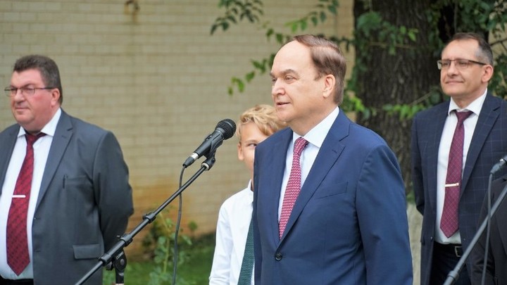 Штаты объявили охоту на русских по всему миру - посол Антонов