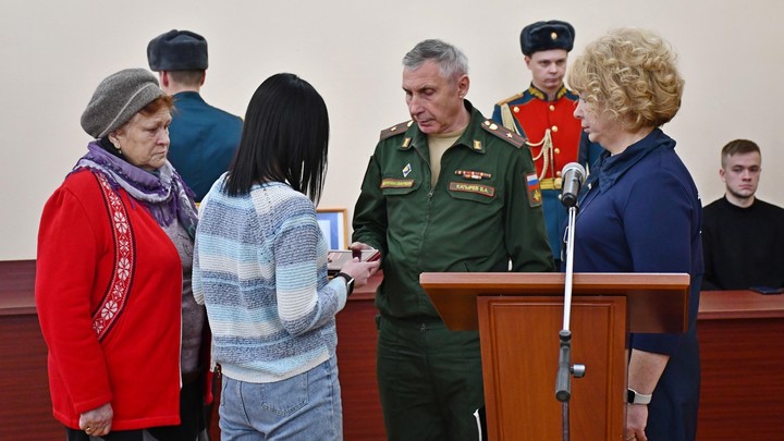 В Шуе вручили Орден Мужества родным погибшего в ходе СВО Евгения Кабешова