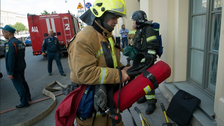 Обрушение здания в Петербурге: Людей расселили за несколько часов до ЧП