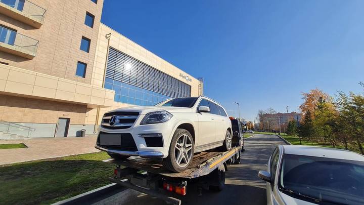 Житель Екатеринбурга остался без элитного Мерседеса из-за долга в 7 миллионов