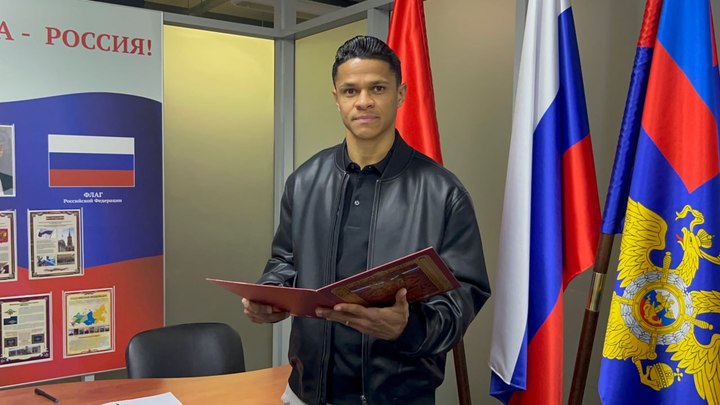 Форвард “Зенита” Дуглас Сантос получил русский паспорт