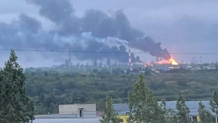 Атака дронов 15 августа на Самарскую область: пожар на НПЗ в Сызрани, есть погибшие, видео