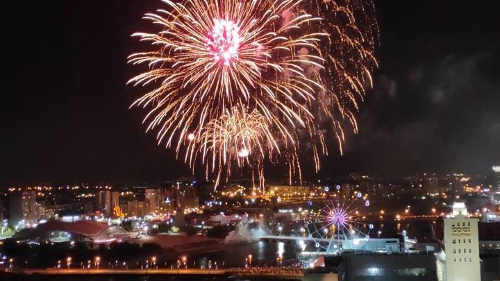 Салют в честь Дня Победы в Челябинске 9 мая 2023: прямая трансляция