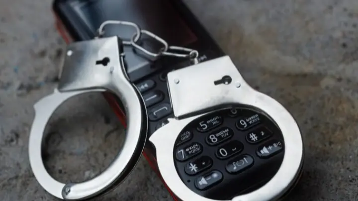 В Москве на рынке Горбушка прошли обыски и задержания: кадры операции