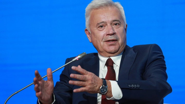 Все эти азербайджанцы в рейтинге Forbes. Они пытаются управлять Россией