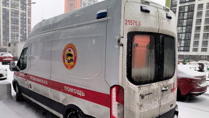 В Дзержинске иномарка врезалась в отбойник: водитель погиб, двое пассажиров пострадали