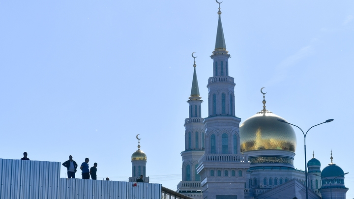 Я/Мы Смирнов: мусульмане организовали акцию в поддержку православного священника