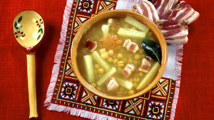 Щепотка этого порошка - и никаких проблем: секретный ингредиент горохового супа от мастеров