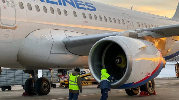 Хлопок в двигателе, пассажиры схватились за сердце: Самолёт экстренно вернулся в Сочи