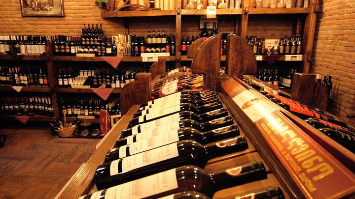 В элитном ресторане на Крестовском острове разбились сотни бутылок вина на шесть миллионов рублей