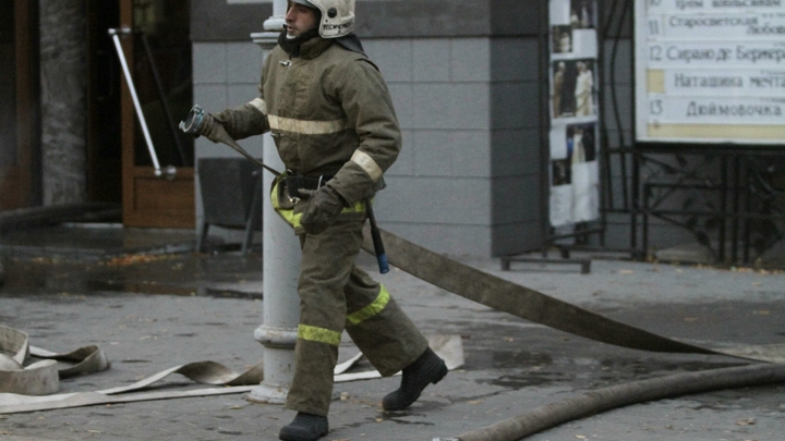 Фура взорвалась на парковке возле гипермаркета в Екатеринбурге