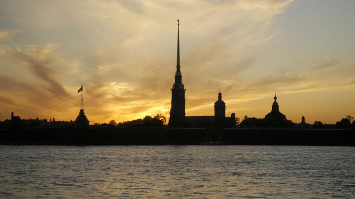 К месту взрыва в супермаркете в Петербурге прибыли взрывотехники - видео