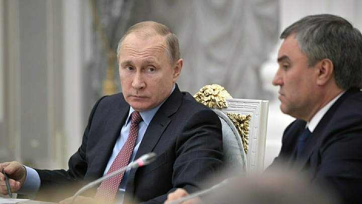 Путин лично приехал в Госдуму, чтобы высказаться о новом сроке. Онлайн-трансляция