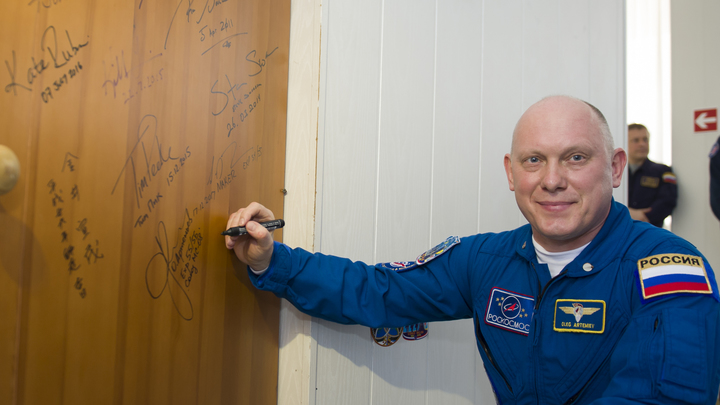 Срочно надо возвращаться: Расшифрованы переговоры космонавта Артемьева и ЦУП