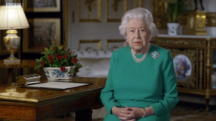 Салютовать неуместно: Королева Елизавета II выступила с личной просьбой