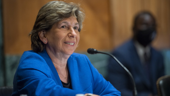 В США снова переименовали Украину. В довесок и флаг изменили