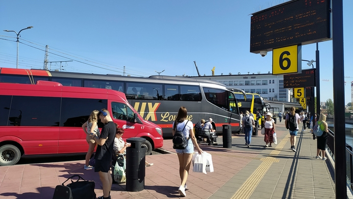 Стало известно, каких граждан выдворяют из Запорожской области: Пешком на Украину!