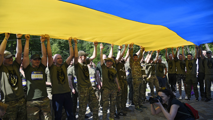 Эксперт рассказал о связи зерновой сделки с поставками оружия Киеву из Европы