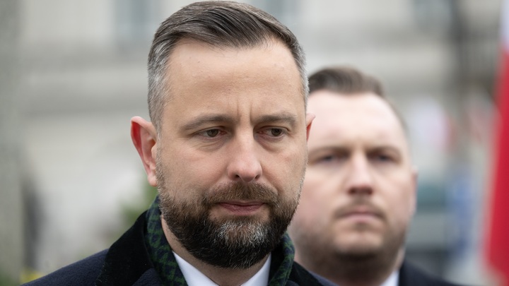 Ни-ни-ни: Министр обороны Польши, говоря о провале Киева, начал заикаться