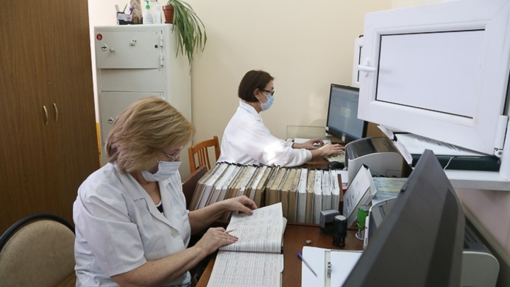 Прививаться бросились все: южноуральские родители разыскивают вакцину от кори