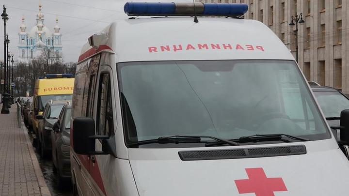 Сотрудника госпиталя Боткина увезли с работы с пробитой головой