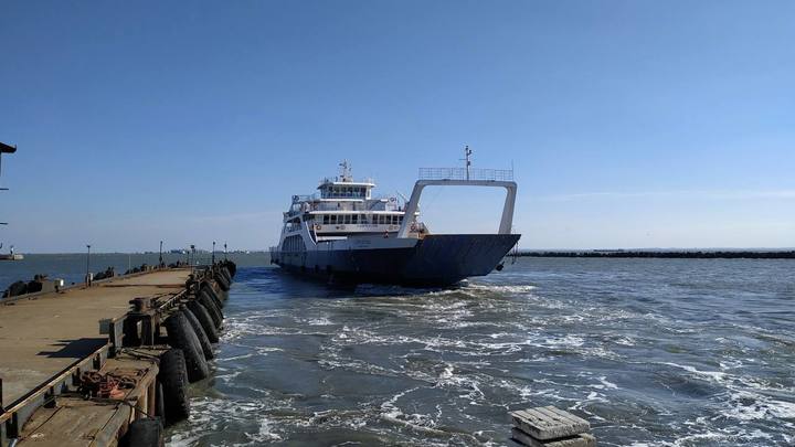 Штормовое предупреждение ввели в Керченском проливе из-за сильного ветра