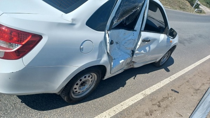 На трассе М-5 в Тольятти столкнулись легковушка и мотоцикл. Есть пострадавший