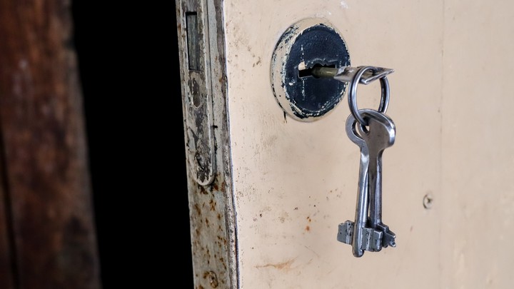 В Москве за 24 тысячи рублей сдают квартиру, которая всего вдвое просторней могилы