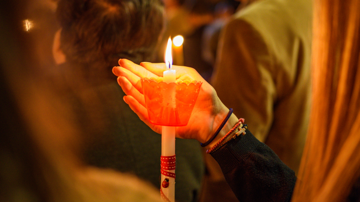 Чудо свершилось: Благодатный огонь вновь сошёл на землю