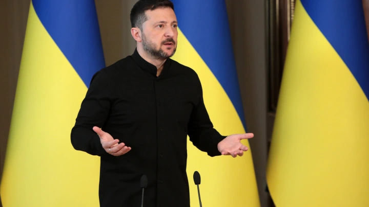 Мольбы и угрозы не сработали, в ход пошли лесть и заискивание: Странным словам Зеленского нашлось объяснение