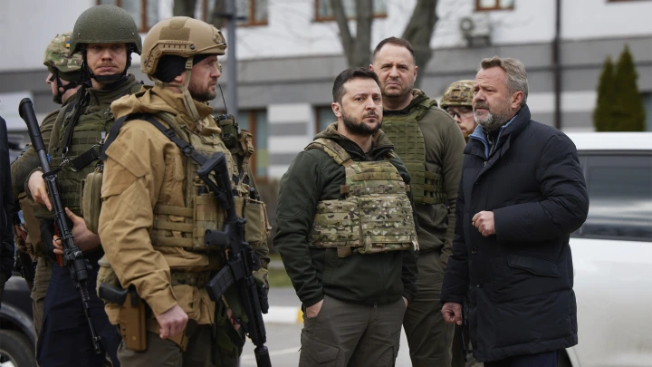 Тайные переговоры Киева в самом разгаре. Резидент в 16:10 заговорил о смене флага