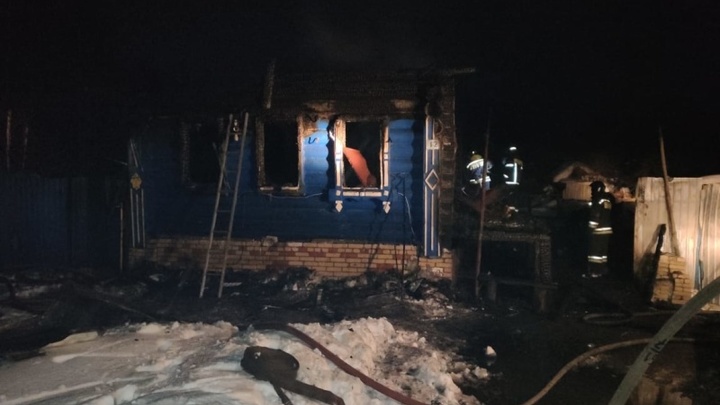 В деревне Воютино под обломками сгоревшего дома нашли тела двух погибших женщин