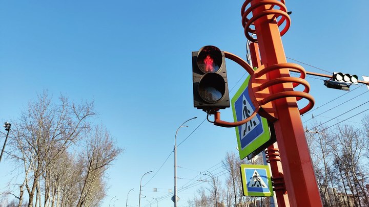 На бульваре Строителей в Кемерове отключают светофор