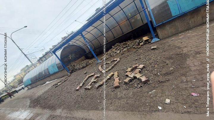 Новокузнечанин взял тротуарную плитку и красиво признался в любви