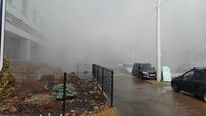 Нашли слабое место: в ТГК-2 объяснили, почему в Архангельске бьет трехметровый столб кипятка