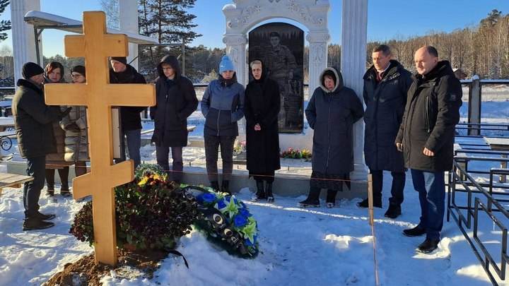 В Челябинской области восстановили сожженную могилу военврача, погибшего на СВО