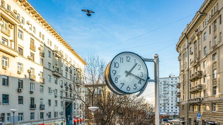 На улицах Москвы установлено более 1 тыс. городских часов - Собянин