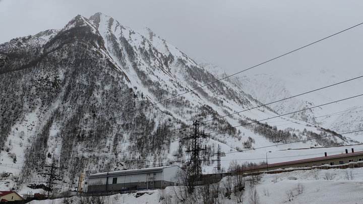 Русские снова штурмуют Верхний Ларс. Что не так в шумихе вокруг грузинского перехода?
