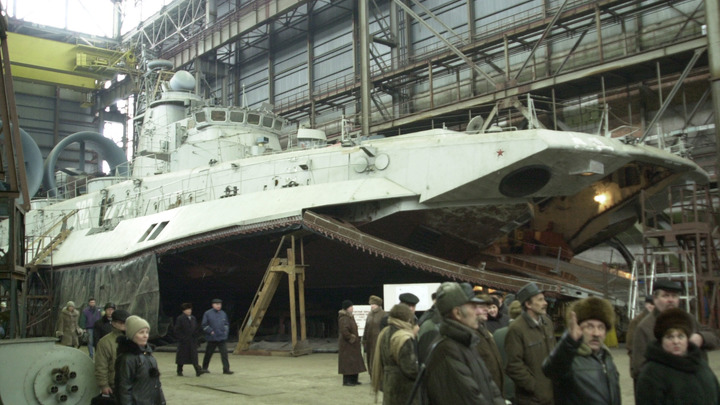 У русских нет шанса: Читатели Daily Mail попытались отшутиться после просмотра видео с Зубром