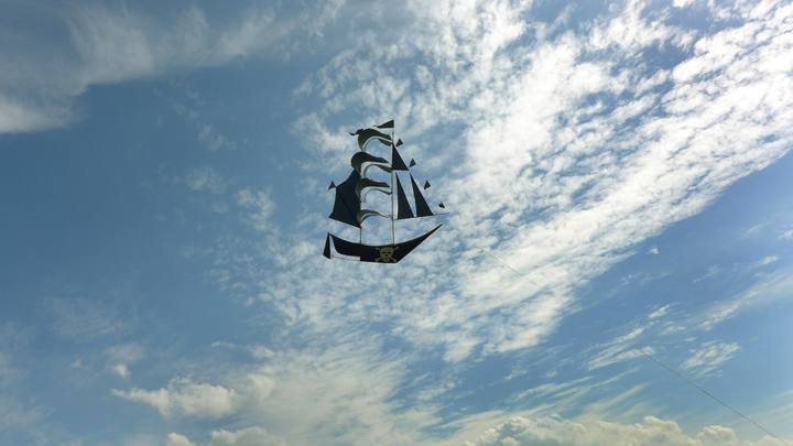 Своё метро, школы и даже аэропорт: Что стало с легендарным кораблём-городом