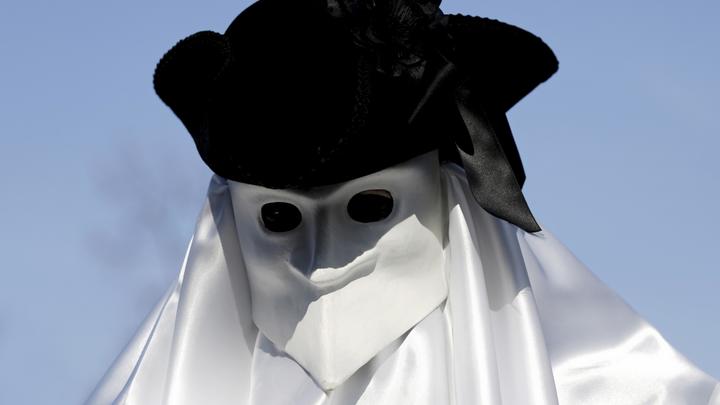 Сделал это публично: Затулин пришёл в шок, увидев лицо Пашиняна без маски