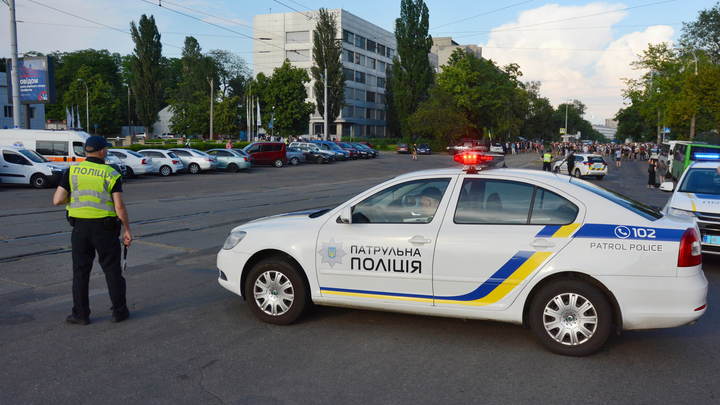 Выжил чудом. Участника митинга против Зеленского избили битами до полусмерти