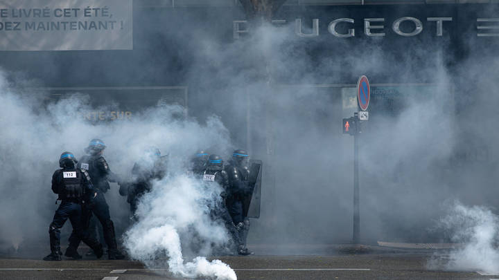 Нет свободы без обязательств: Парламент Франции отказал протестующим против вакцинации