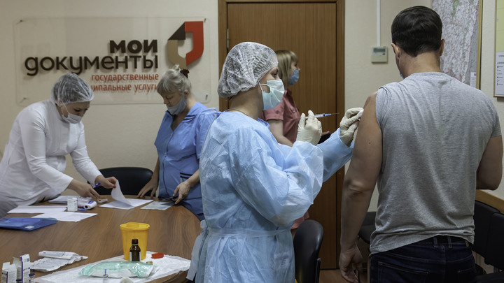 Доктор наук из Петербурга выступил против массовой вакцинации: Меня надо посадить
