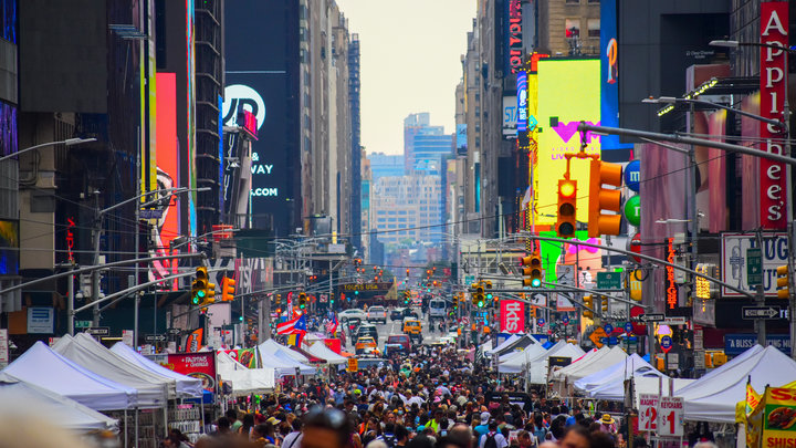 Русские в Нью-Йорке: Удар сразу по центру принятия решений