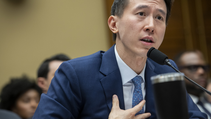 Главе TikTok устроили допрос в Конгрессе США: Сингапурцу пришлось доказывать, что он не китаец