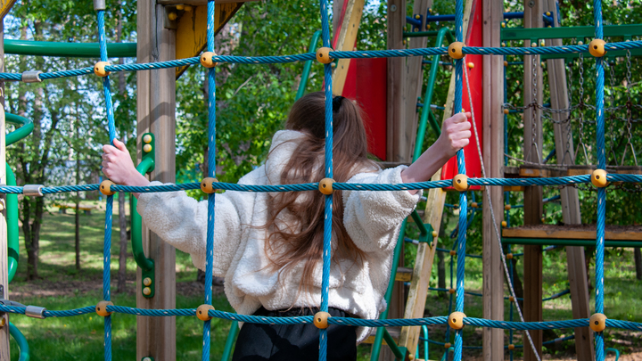 Предлагал прокатить на пони: в Краснодаре неизвестный приставал к детям на игровой площадке