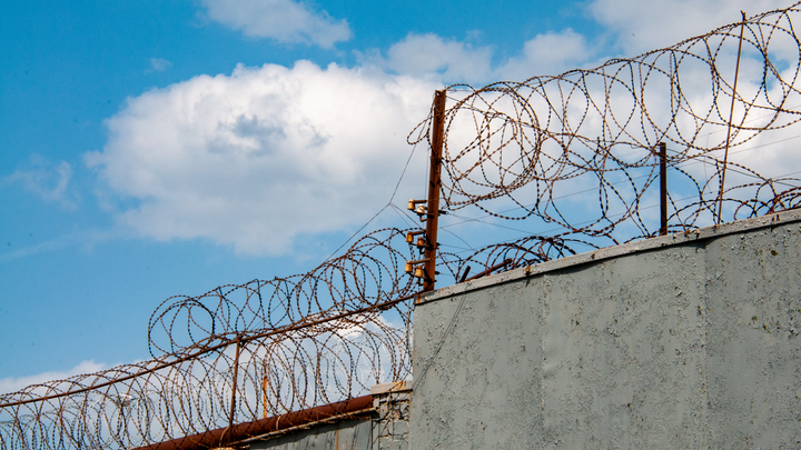 В Новороссийске осуждённая напала на сотрудницу колонии во время досмотра