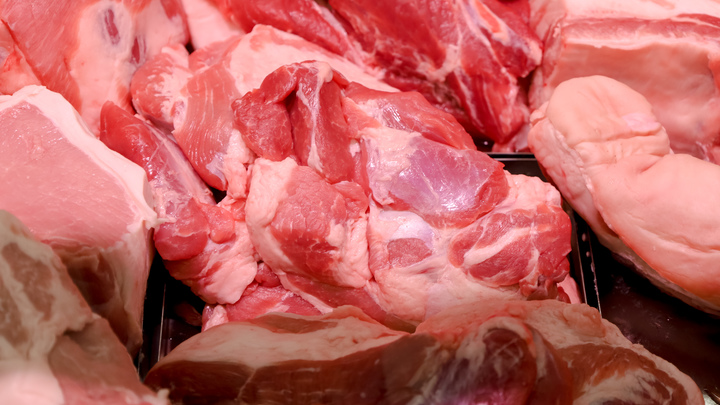 Свердловская бизнес-леди кормила поддельным мясом дома престарелых